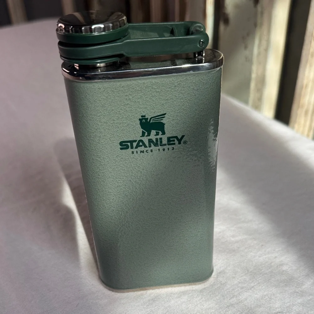 Stanley Classic Green Flask - Picture 3 of 13